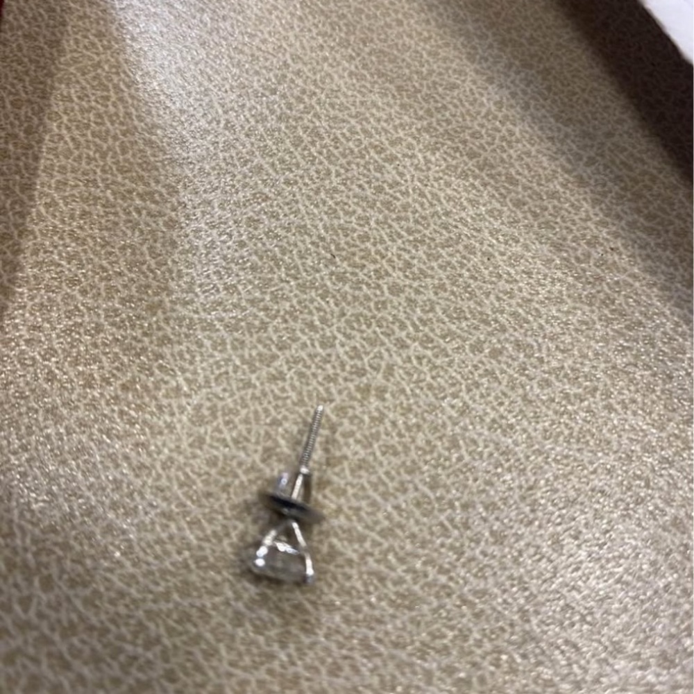 14k gold earring diamond (single) .625 carats - 62.5 points - 62.5% of a carat ! - Picture 7 of 9